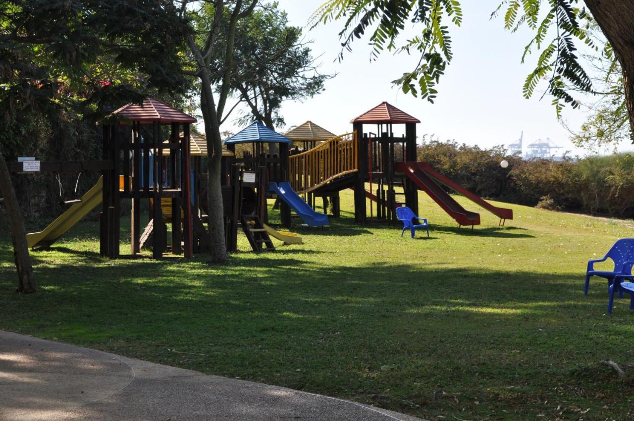 Mina'S Suites - קיסריה Bagian luar foto