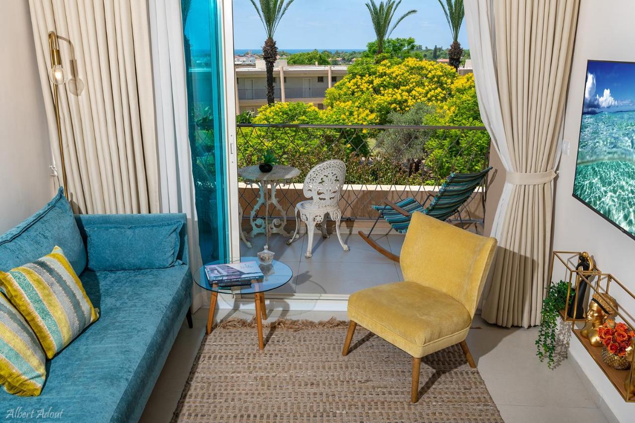 Mina'S Suites - קיסריה Bagian luar foto