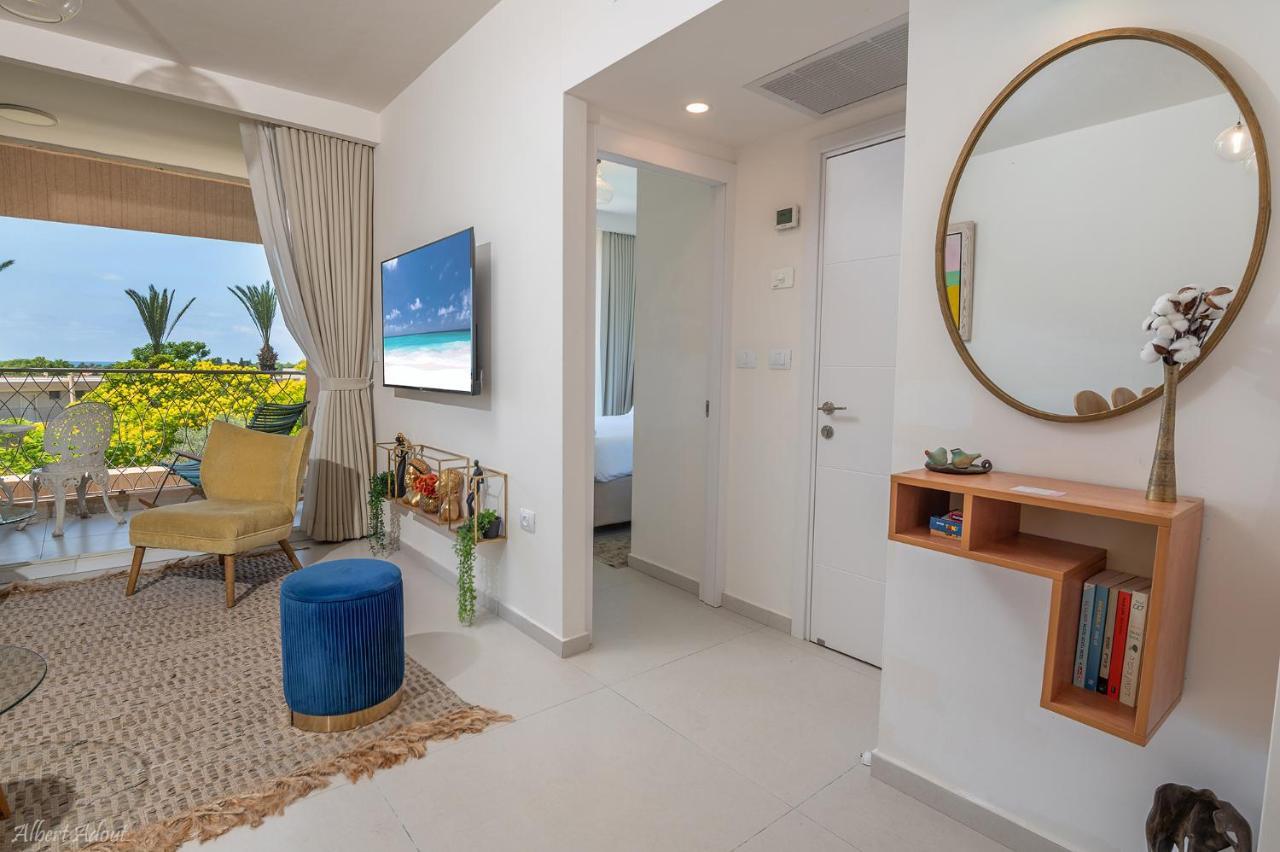Mina'S Suites - קיסריה Bagian luar foto