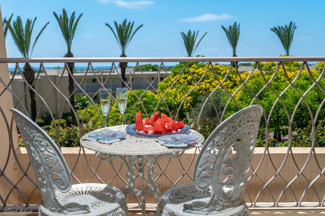 Mina'S Suites - קיסריה Bagian luar foto