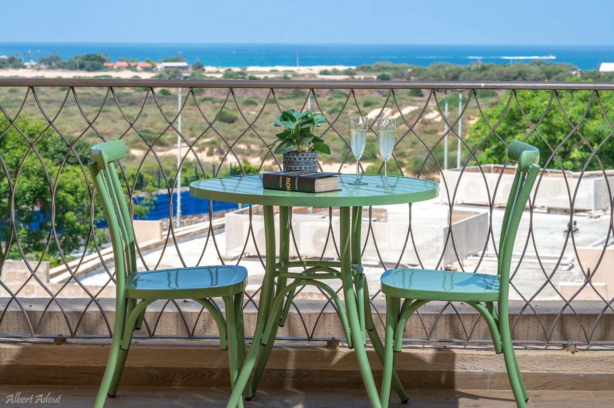 Mina'S Suites - קיסריה Bagian luar foto