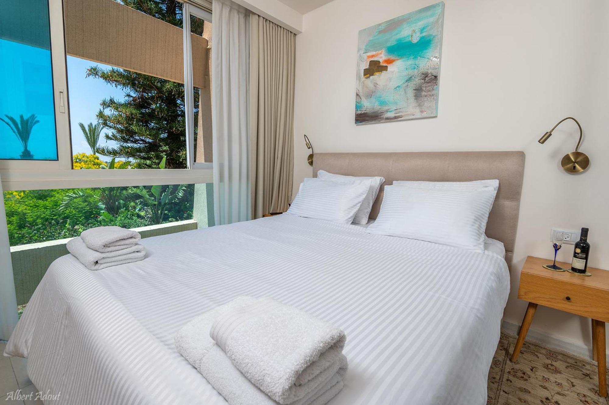 Mina'S Suites - קיסריה Bagian luar foto
