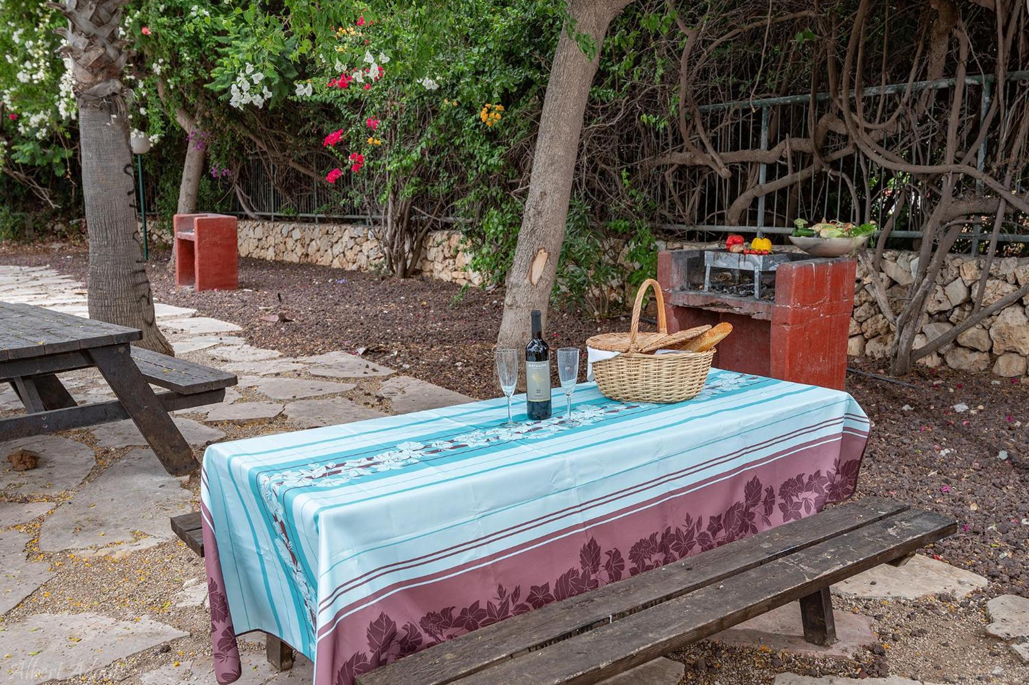 Mina'S Suites - קיסריה Bagian luar foto